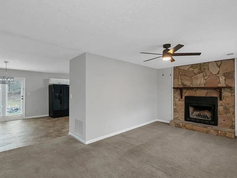 321 Summerwood Ln — Photo 4