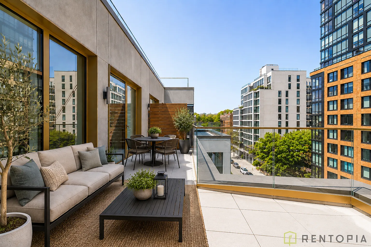 960 Franklin Avenue — Photo 2