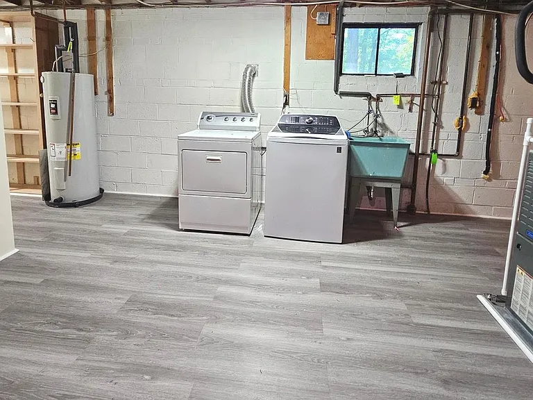 8925 Falling Creek Ct — Photo 39