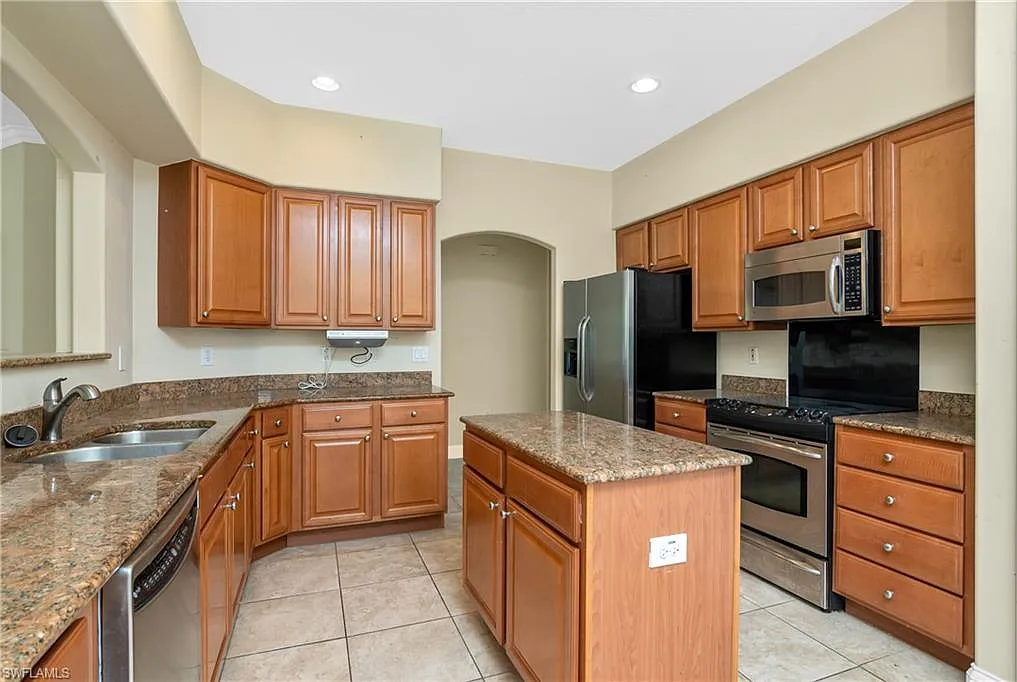3 bed, 2.0 bath, 1744 sqft, $2,800 — Photo 2