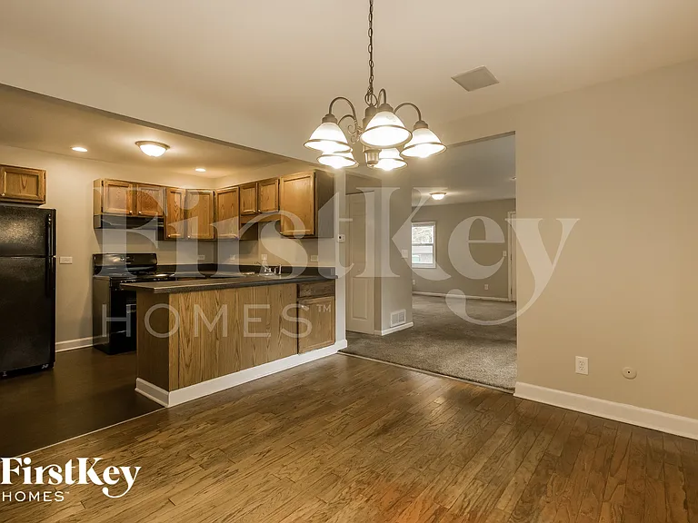 611 Oakwood Dr — Photo 8