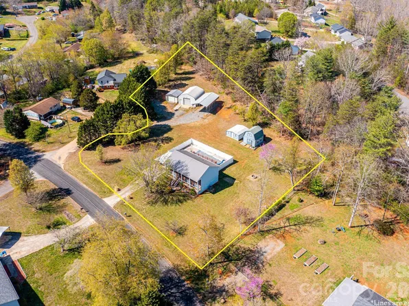 2681 Tumbleweed Dr, Lenoir, NC 28645