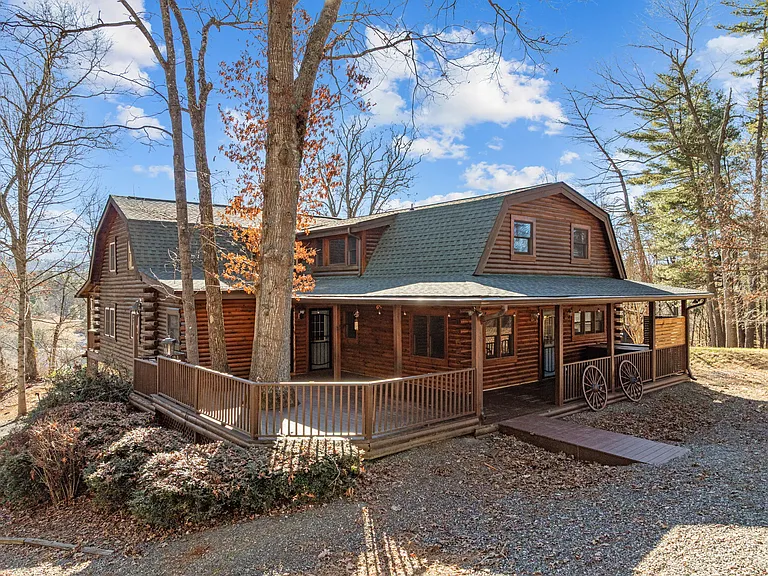 40 Chambers Dr — Photo 1