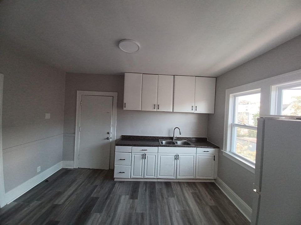 1st image of 3277 E 145th St #3