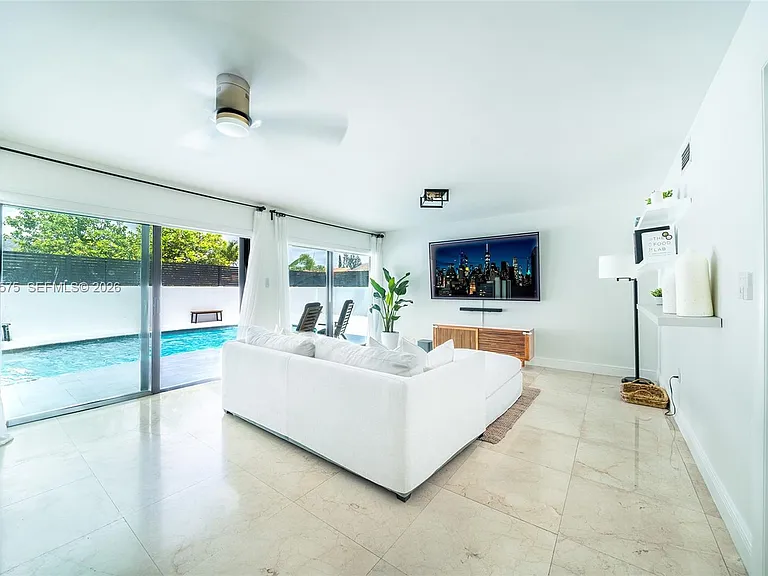 330 SW 133rd Pl — Photo 10