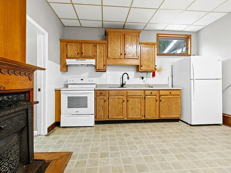 322 S Stewart Ave #4 — Photo 3