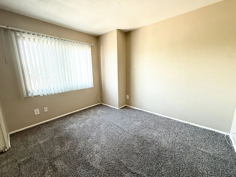5244 W Lynwood St — Photo 16