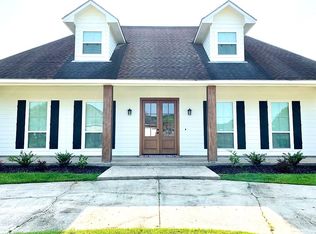 27841 Lakeshore Dr, Walker, LA 70785