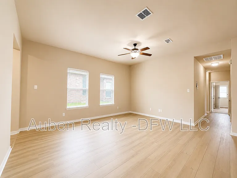 1330 Piedmont Dr — Photo 4