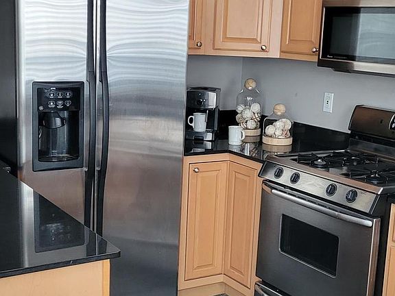 2nd image of 829 Westwood Dr APT 2