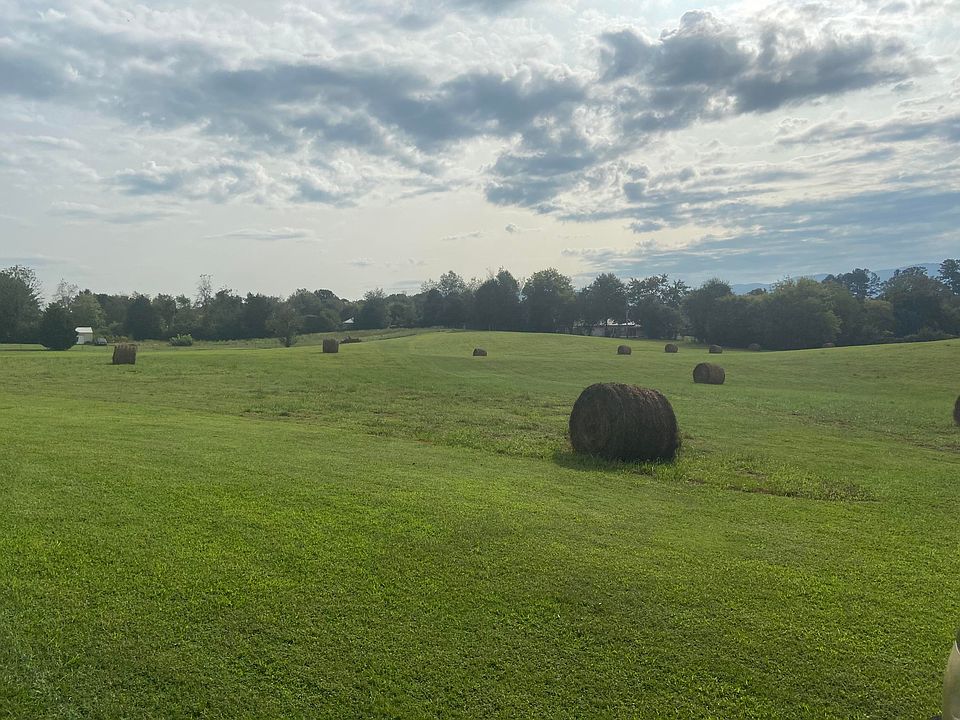 2nd image of Tuckaleechee Pike