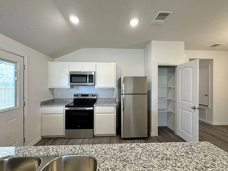 218 B Dolphin — Photo 7