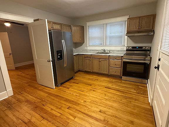 3rd image of 121 Allgood St #121