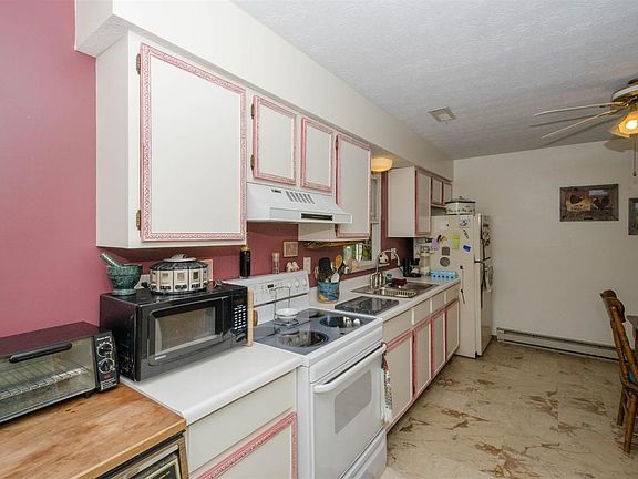 4th image of 7237 California Ln
