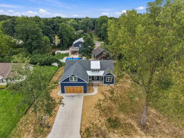 1677 Park Dr, Benton Harbor, MI 49022