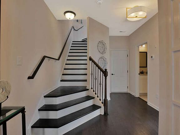 3400 Hickory Neck Blvd Toano-small-003-3-Foyer-666x444-72dpi