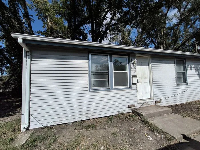 2 bed, 1.0 bath, $700 — Photo 2