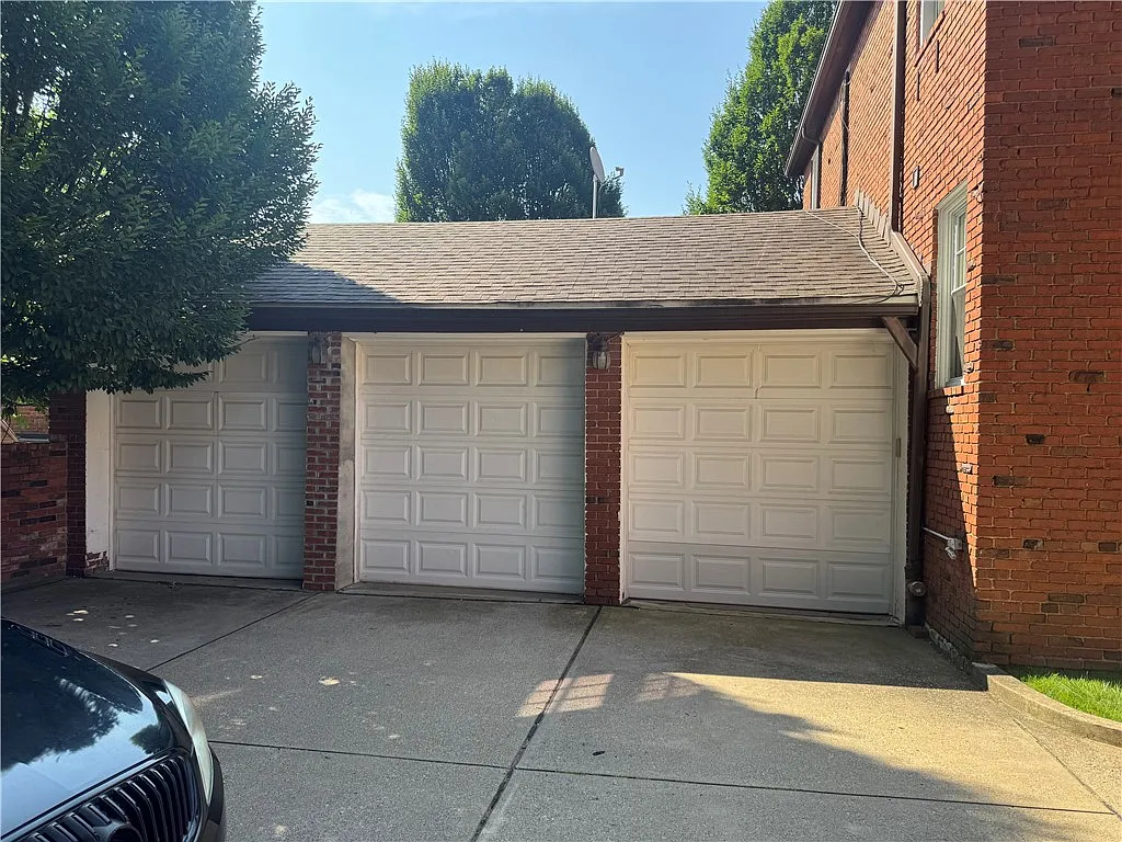 5 bed, 5.0 bath, 3600 sqft, $5,450 — Photo 3