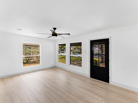 5th image of 833 Springbrook Dr