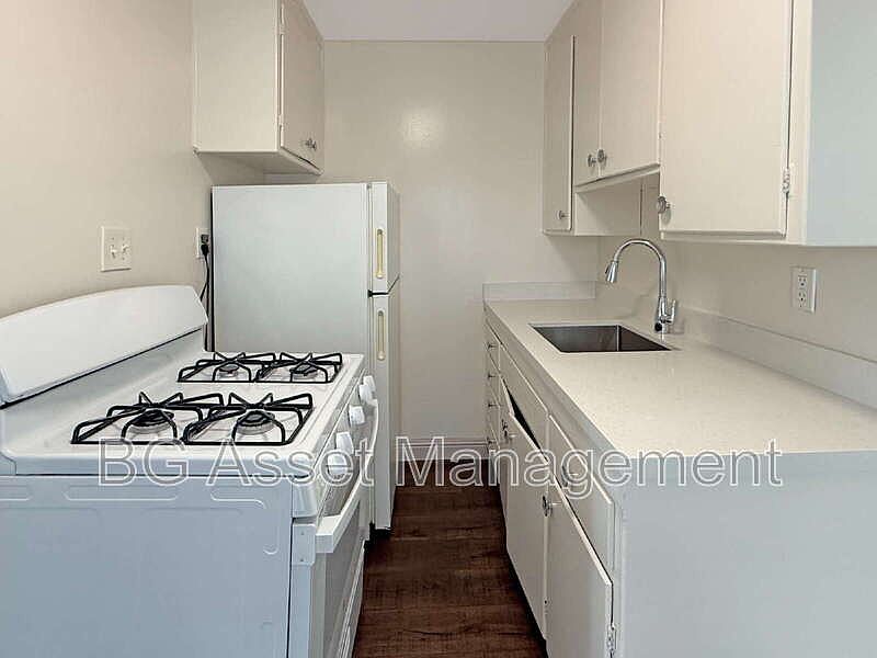 1st image of 1865 Powell St Unit 2