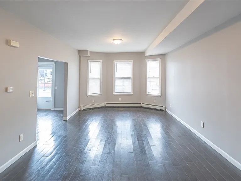 421 Ferry St #1 — Photo 5