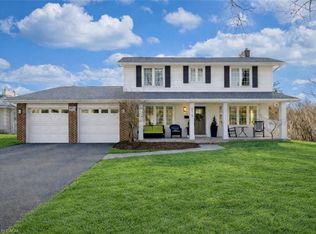 275 Camborne Cres, Burlington, ON L7N 2A4