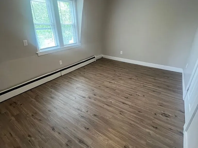 126-128 Beech St — Photo 5