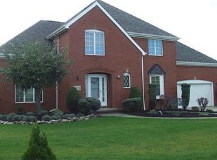 5009 Shady Ridge Ln, Brooklyn Heights, OH 44131