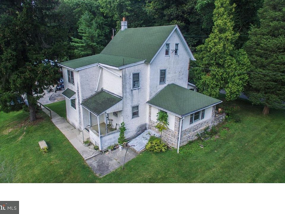 2nd image of 2135 Green Rd
