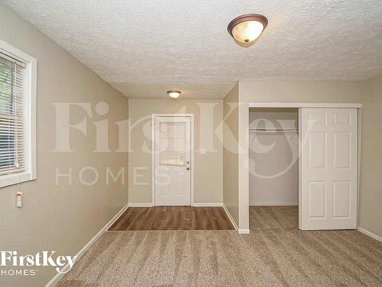 4601 N Richardt Ave — Photo 9