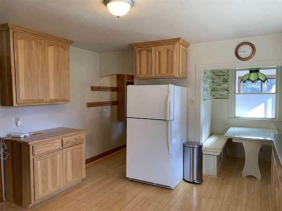 4th image of 301 8th Ave