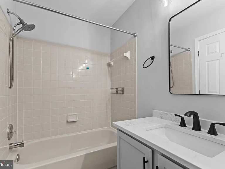 106 Hackley Ct — Photo 14