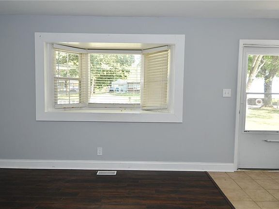 4th image of 5880 Downing Dr