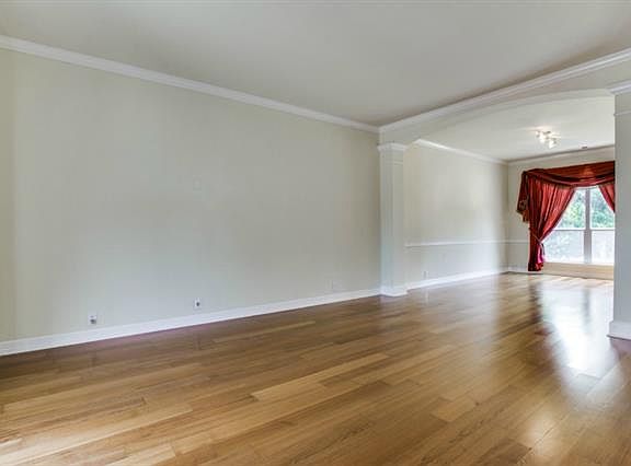 4th image of 218 Stanford Ct