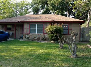 1113 Chevy Chase Dr, Angleton, TX 77515