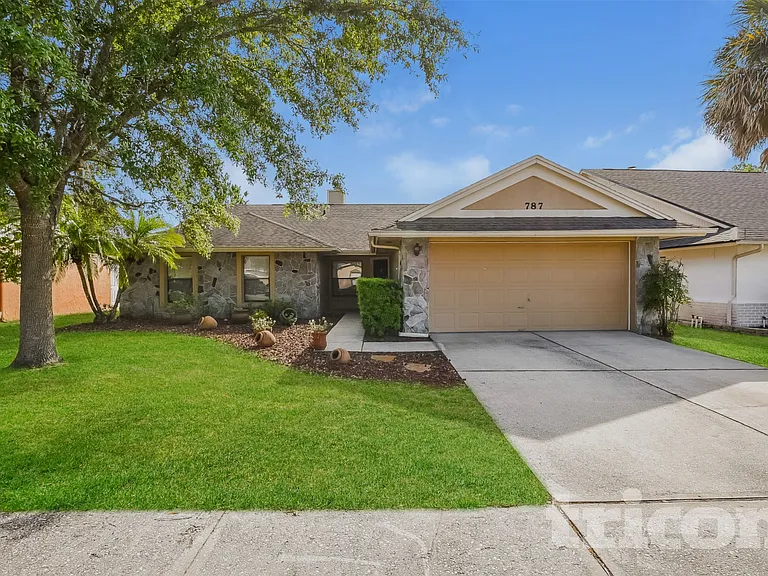 787 Tomlinson Ter — Photo 1