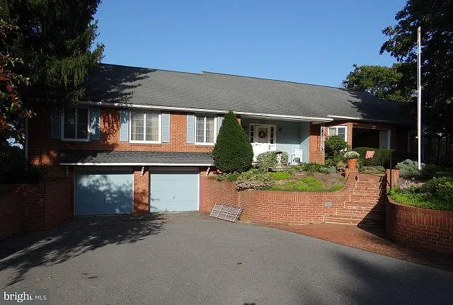270 Overhill Dr photo 1