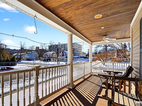 4th image of 258 Clinton Pl