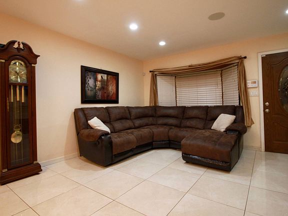 5th image of 204 Stobe Ave