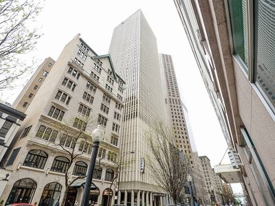 100 E Walton St APT 20D, Chicago, IL, 60611