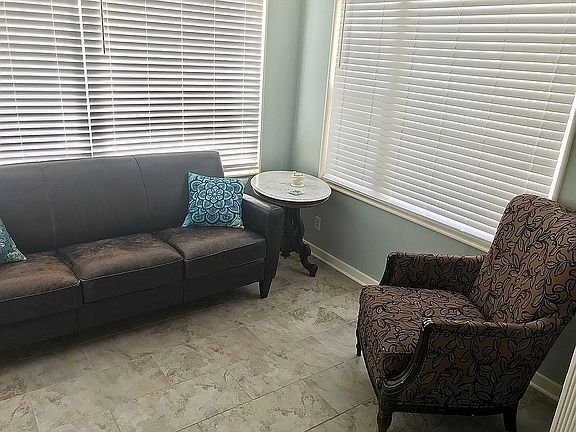 5th image of 862 S Saint James Blvd