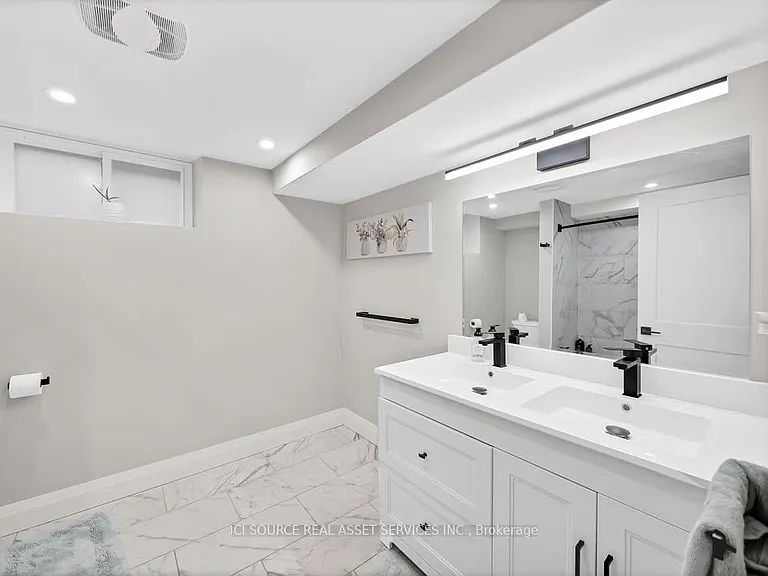 493 Queen Victoria Dr #B — Photo 13