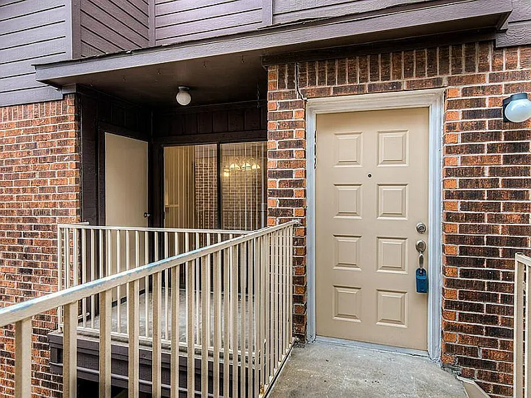 3130 Walnut Bend Ln #402 — Photo 2
