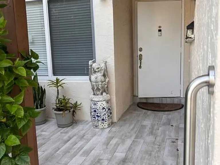 8249 NW 9th St #Townhouse 5 — Photo 10