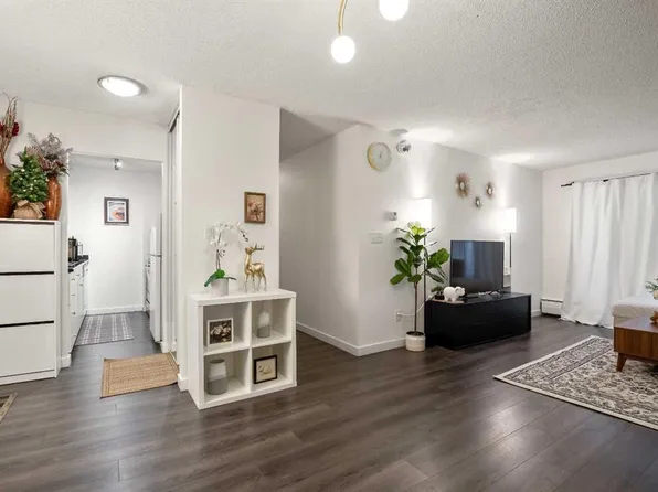 523 W 15th Ave SW #301, Calgary, AB T2R 0R3