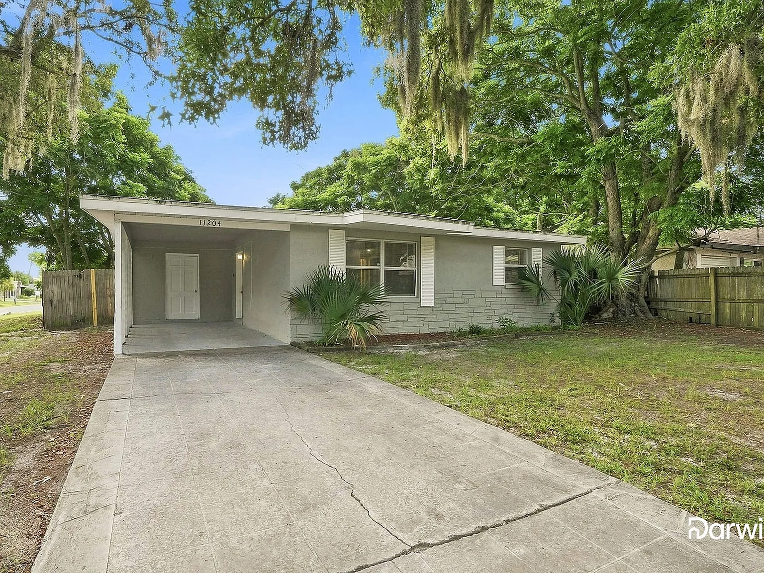3 bed, 1.0 bath, 904 sqft, $1,570 — Photo 2