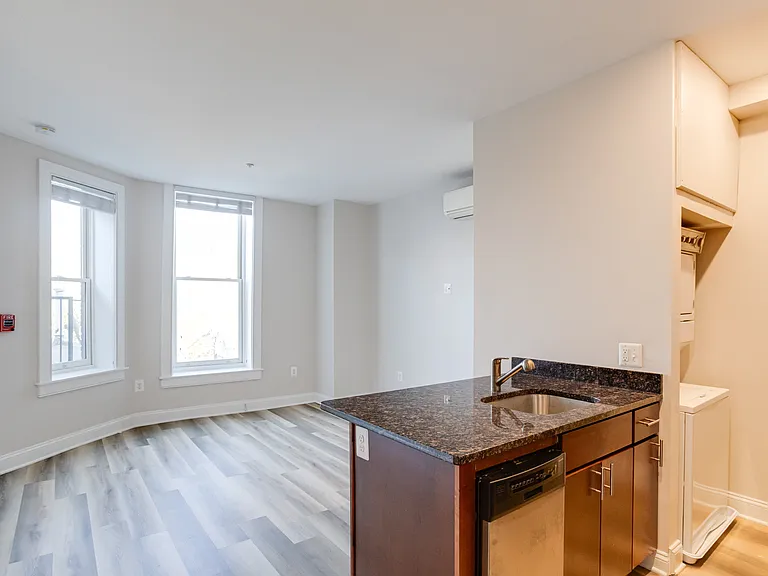 847 Park Ave #4 — Photo 2