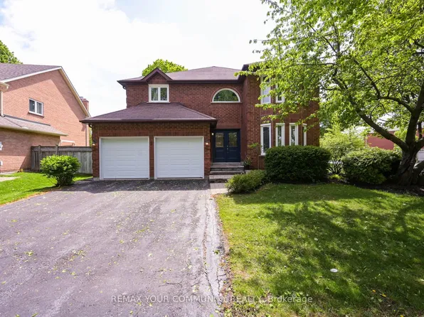2 Ballard Cres, Newmarket, ON L3X 1S3