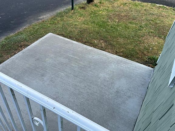 3rd image of 111 Bayview Dr #1