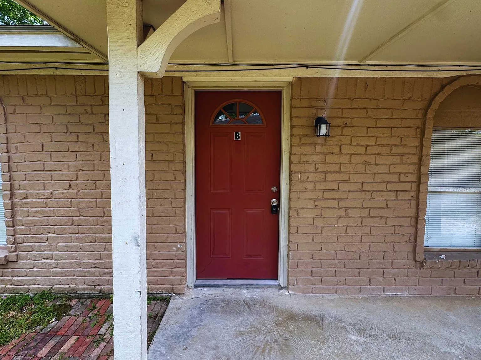 2 bed, 1.0 bath, $850 — Photo 2